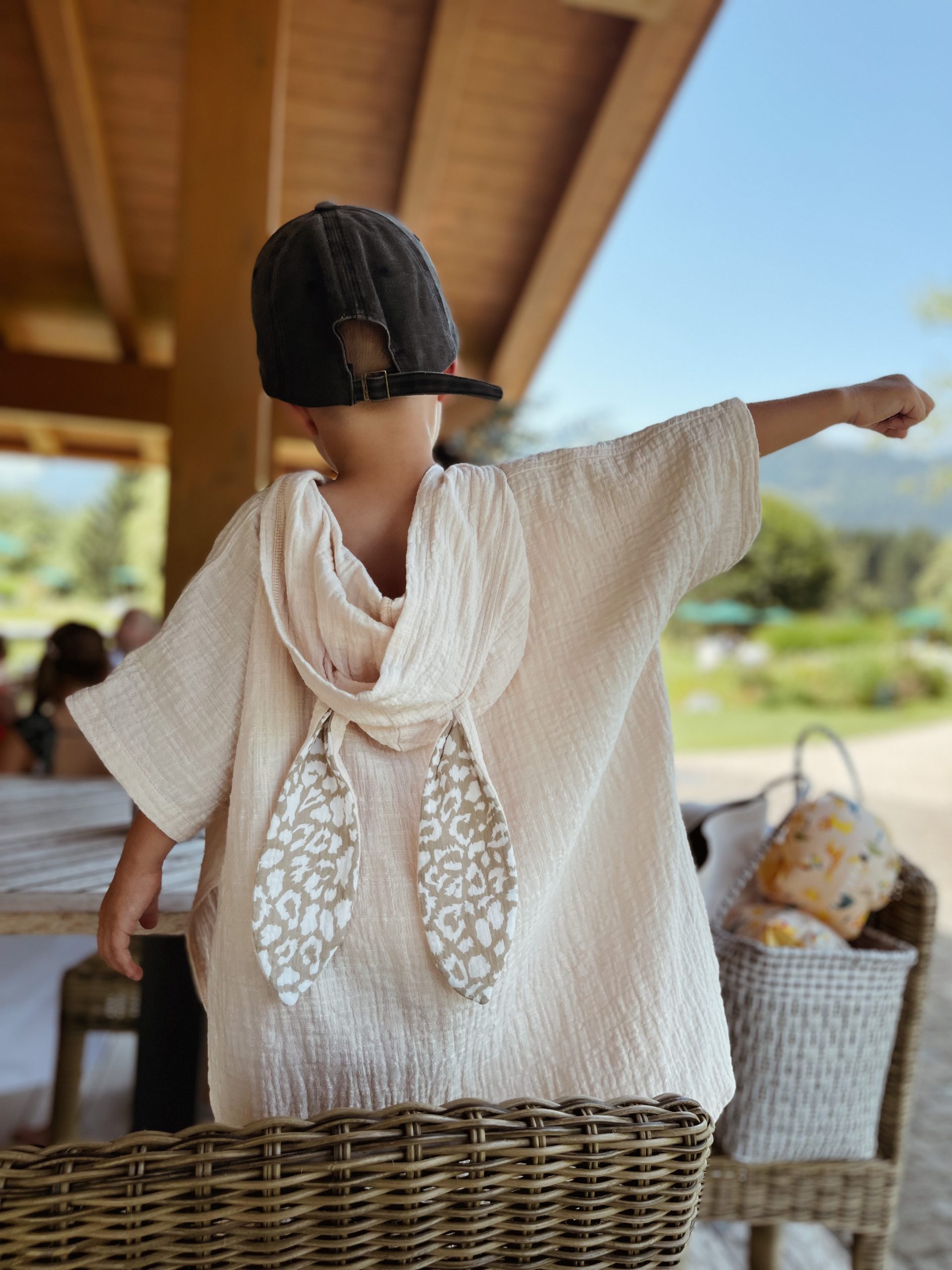 Kreminis muslino pončas - Cream muslin poncho Kreminis muslino pončas - Cream muslin poncho